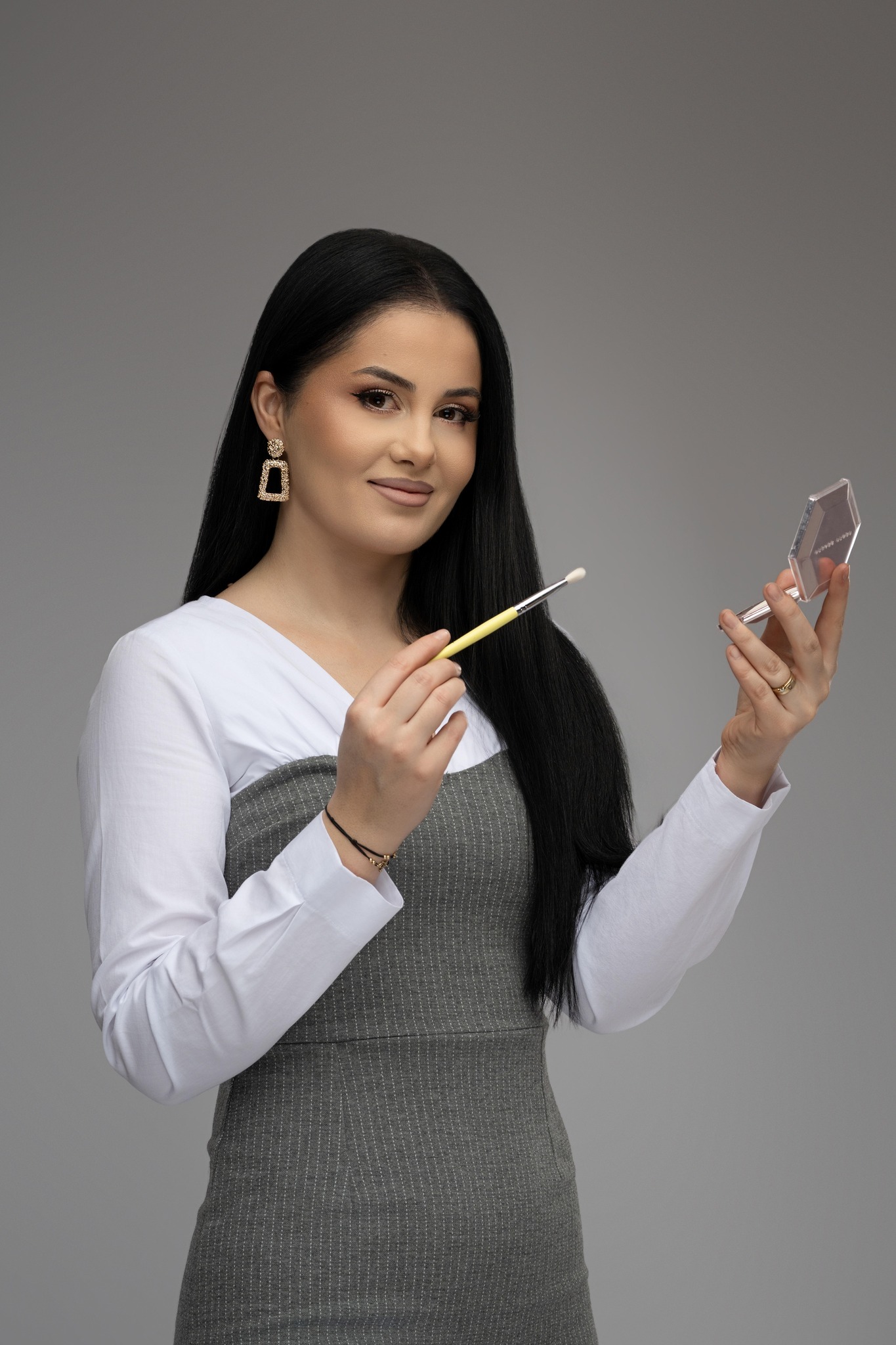 De ce nu îți rezistă machiajul? 7 greșeli care îți distrug make-up-ul